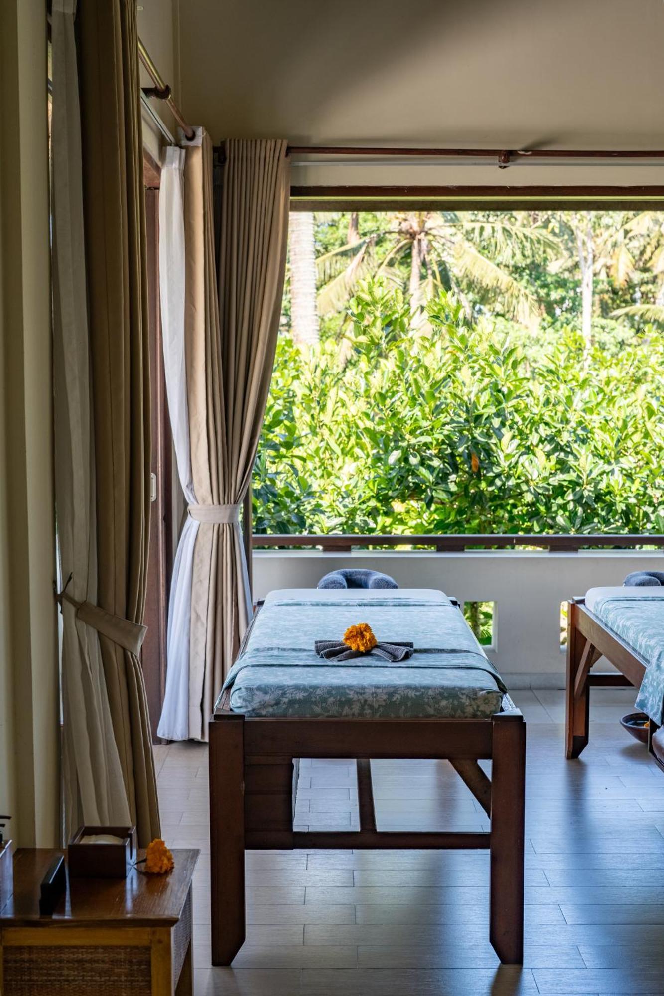 Resort Radha Phala &